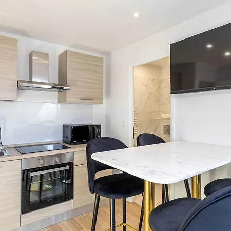 אורחן Renovated And Bright 4p - קאן